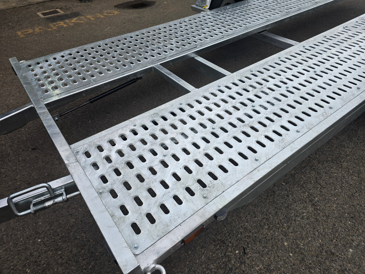 Gold Platinum Tilt Trailer - Tandem Axle - 3333 kg