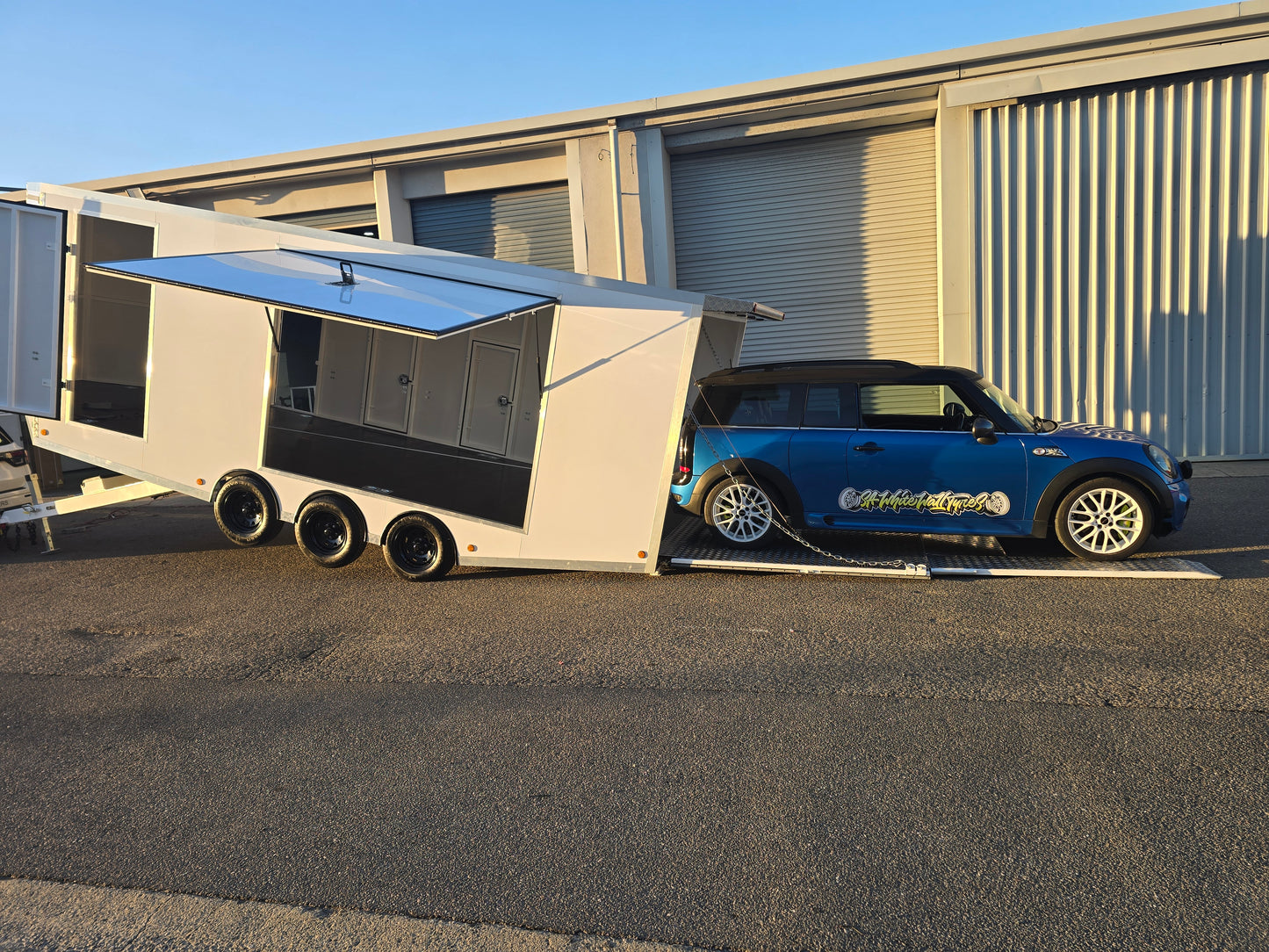 Zero Degree Loading Ramp Enclosed Car Carrier