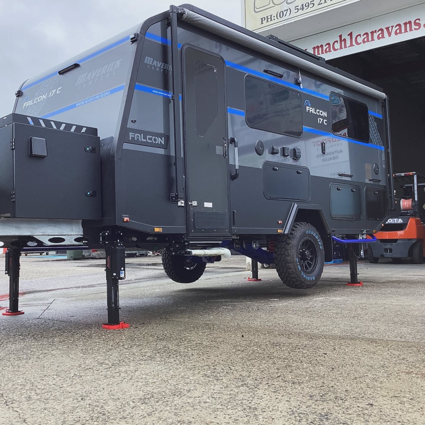 Levelling - Redfoot - Electric ‘AutoLift’ for Caravans (Installation Included)