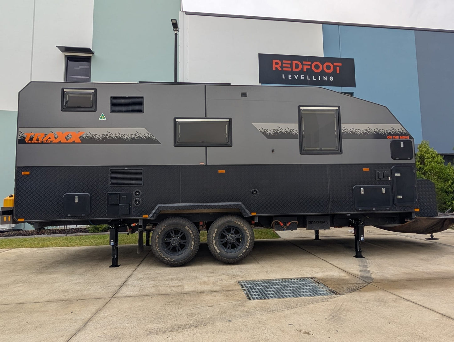 Levelling - Redfoot - Electric ‘AutoLift’ for Caravans (Installation Included)