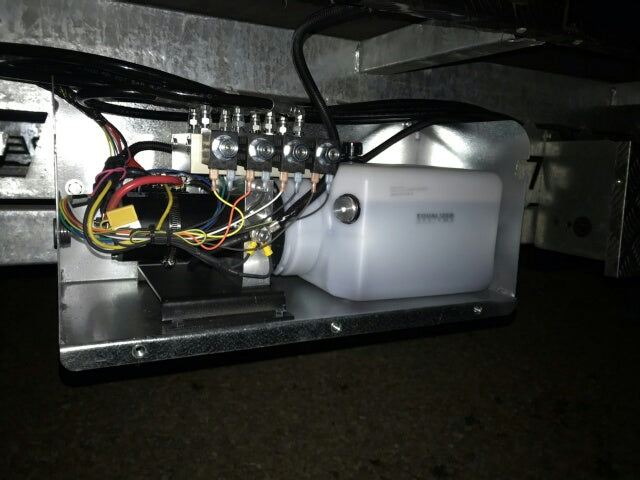 Levelling - Redfoot - Hydraulic ‘AutoLift’ for Caravans (Installation Included)