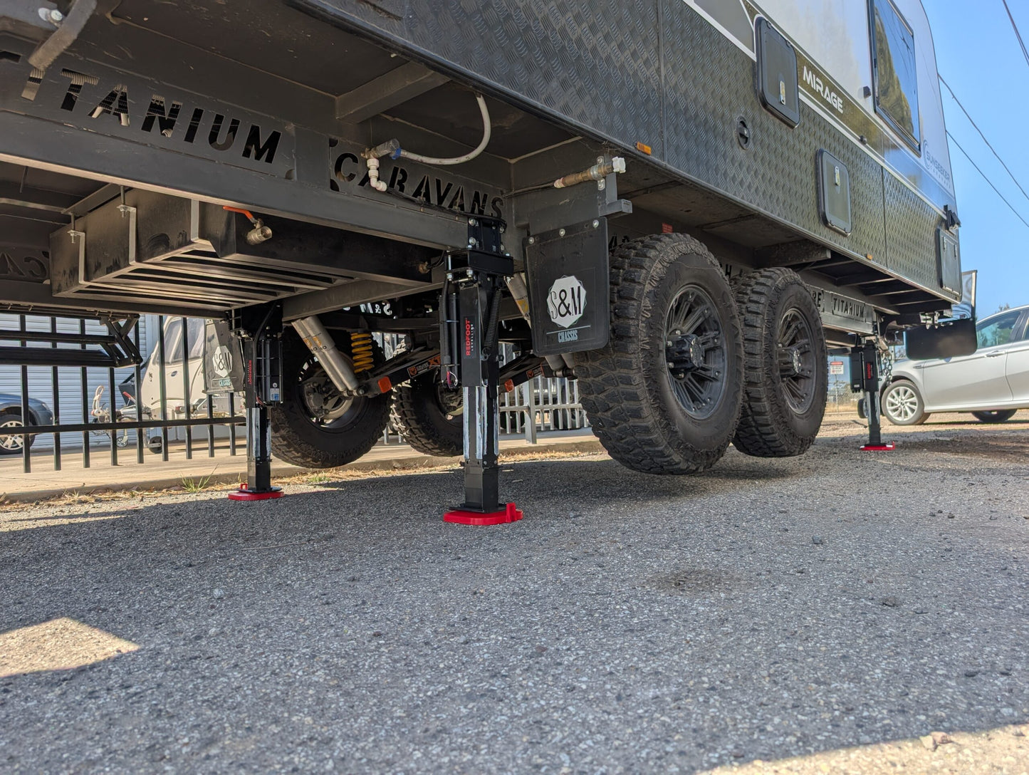 Levelling - Redfoot - Electric ‘AutoLift’ for Caravans (Installation Included)