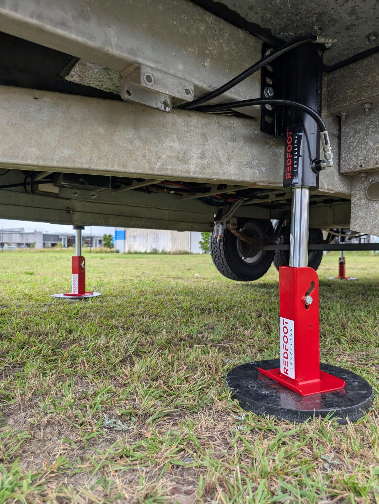 Levelling - Redfoot - Hydraulic ‘AutoLift’ for Caravans (Installation Included)