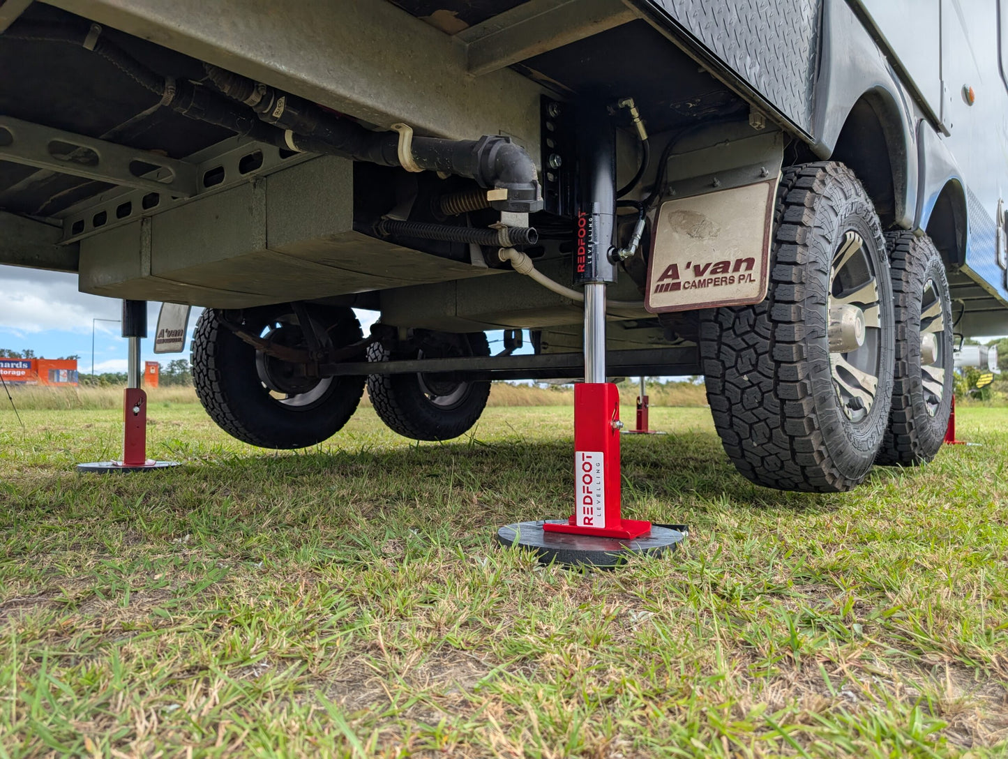 Levelling - Redfoot - Hydraulic ‘AutoLift’ for Caravans (Installation Included)