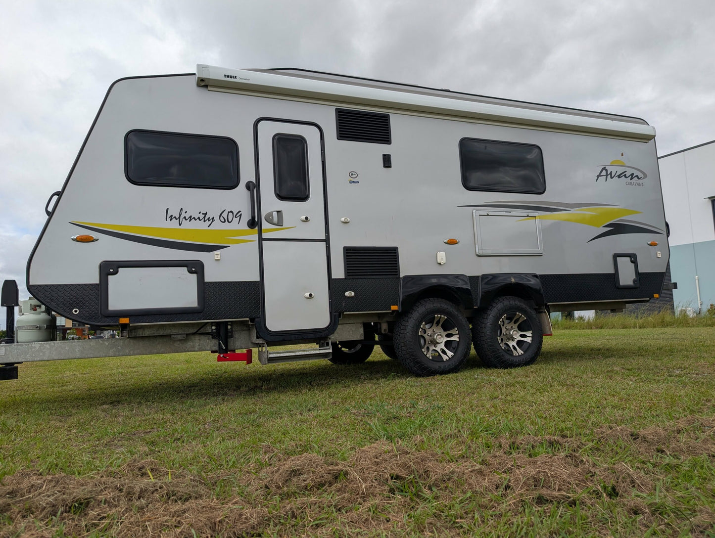 Levelling - Redfoot - Hydraulic ‘AutoLift’ for Caravans (Installation Included)
