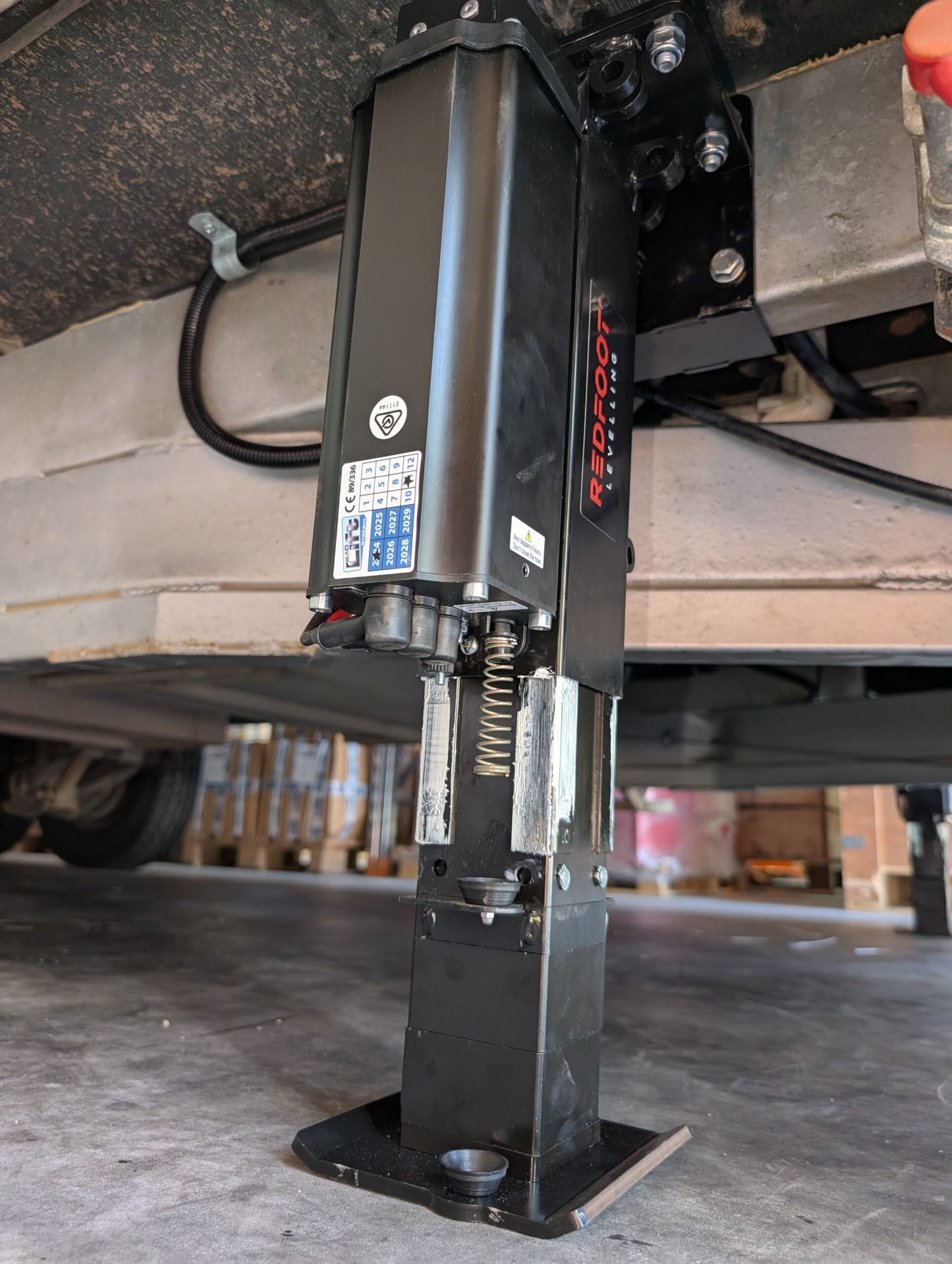 Levelling - Redfoot - Electric ‘AutoLift’ for Caravans (Installation Included)