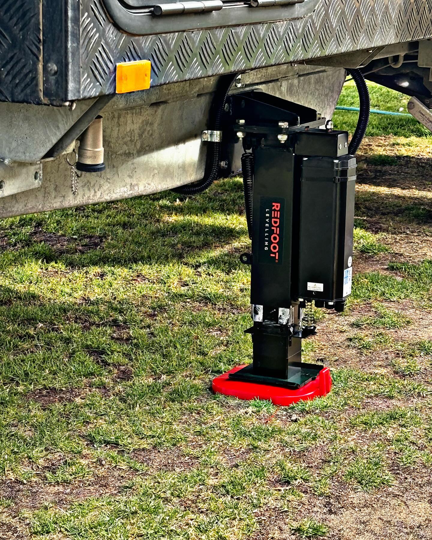 Levelling - Redfoot - Electric ‘AutoLift’ for Caravans (Installation Included)